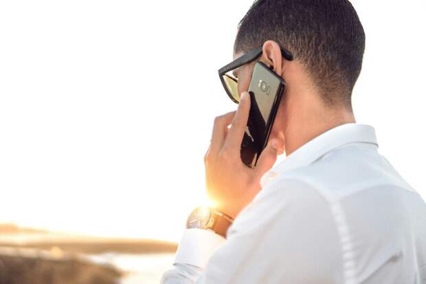 Длительные разговоры по телефону могут привести к развитию артериальной гипертензии