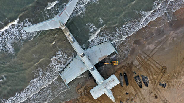 Гигантский «летающий» корабль на российском пляже поразил индийские СМИ