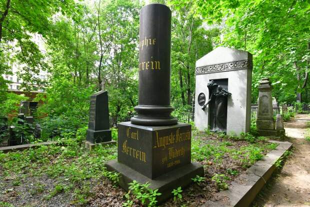 Семейное захоронение Феррейнов на Введенском кладбище / Фото: Денис Афанасьев
