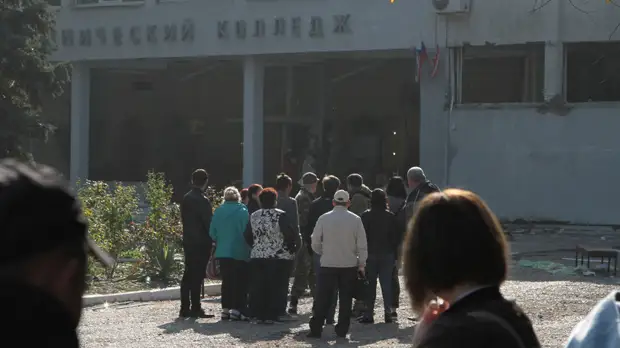 Двух пострадавших в результате ЧП в Керчи девушек доставили в институт Рошаля