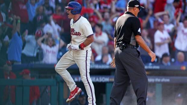 jt-realmuto-makes-wild-mlb-playoff-history-for-philadelphia-phillies
