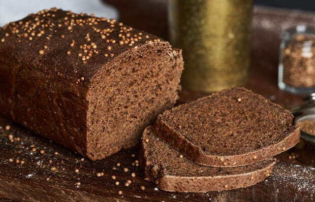 Храните хлеб в правильной хлебнице, он будет долгое время оставаться свежим и вкусным.
