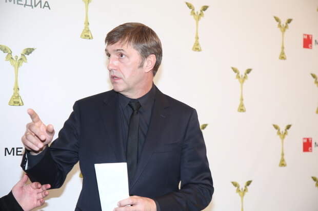 Путин присвоил звание народных артистов РФ трём актёрам — Кузнецову, Вдовиченкову и Гусевой