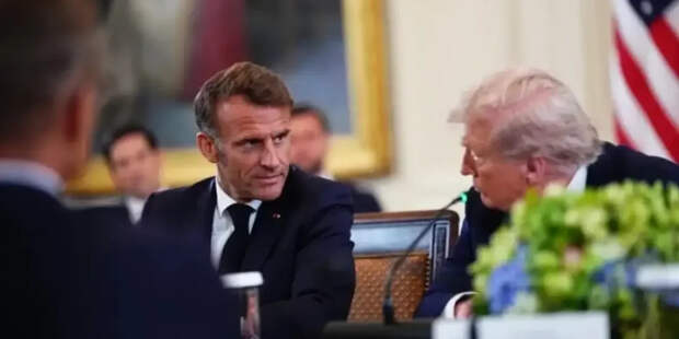 Утечка разговора: Макрон впал в ярость после того, как микрофон уловил то, что шептал ему Трамп о Путине