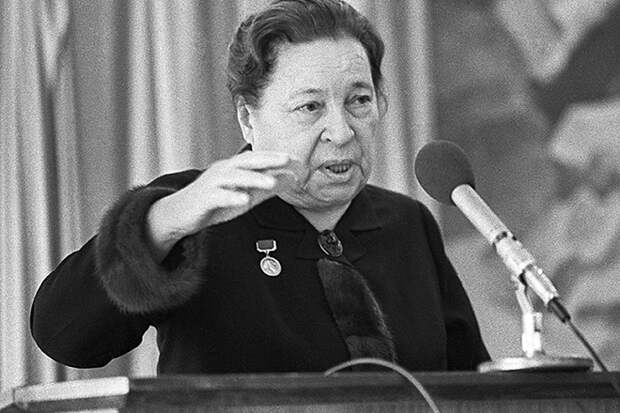 Агния Барто выступает. <br>