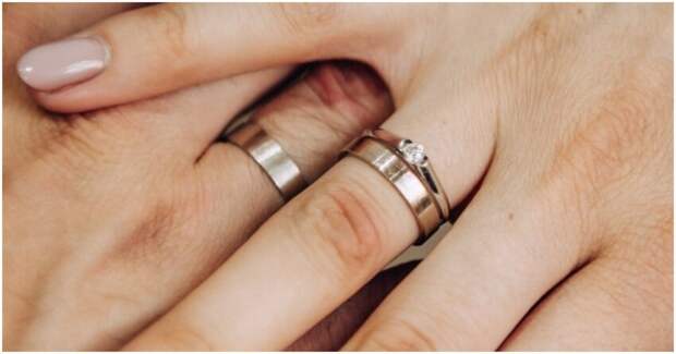 Откуда пошёл обычай новобрачным надевать кольца