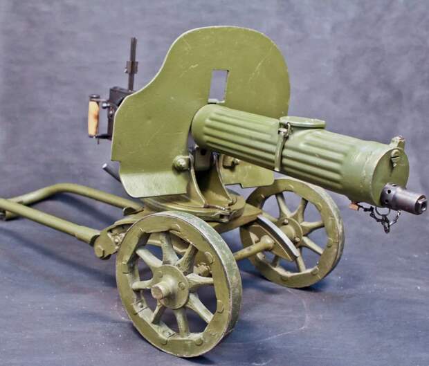 Пулемет системы Максима образца 1910/1930 гг. на колесном станке.