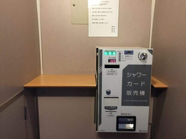 В поезде установлен автомат, который продаёт душевые карты в мире, комфорт, поезд, ретро, япония