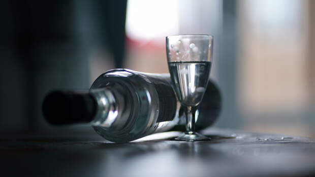 Поминки чередой: кто виновен в смертельном массовом отравлении суррогатным алкоголем в Ленобласти