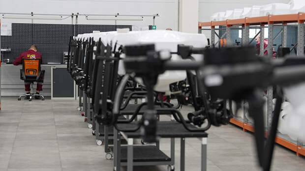 В России зафиксировали рост выпуска вооружений и ищут миллионы новых работников