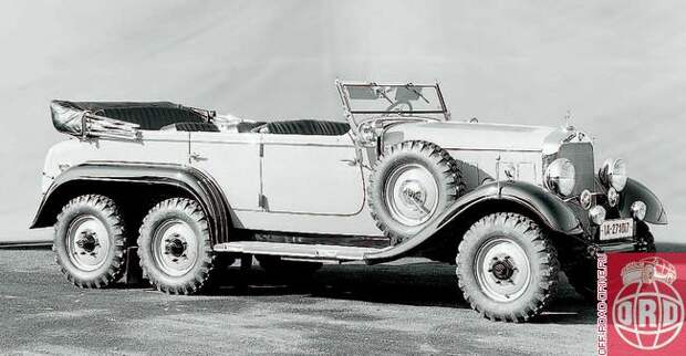 Автомобиль второй серии. На верхней части капота уже появились воздухозаборники, но на заднем крыле еще нет защитной накладки. 1937 год. Кстати, именно такой вездеход получил в подарок Муссолини.