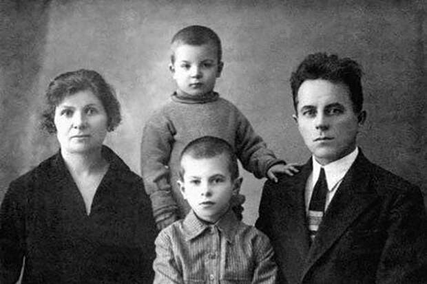 Жорес Алферов в детстве