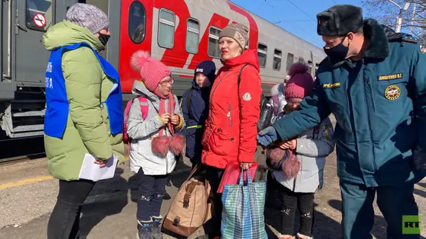 «Людям будет спокойнее»: что жители Донбасса думают о признании ЛНР и ДНР