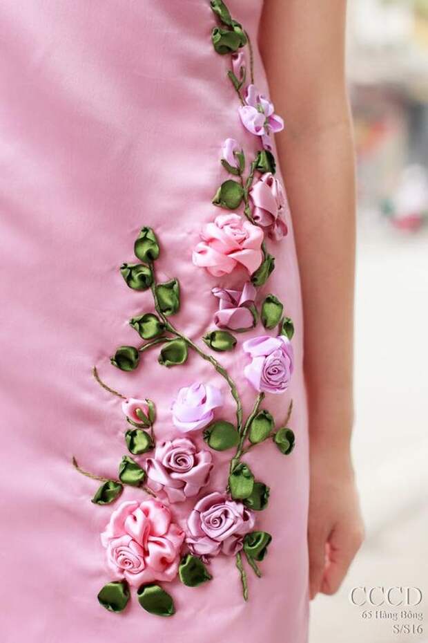 Платья с вышивкой розы
