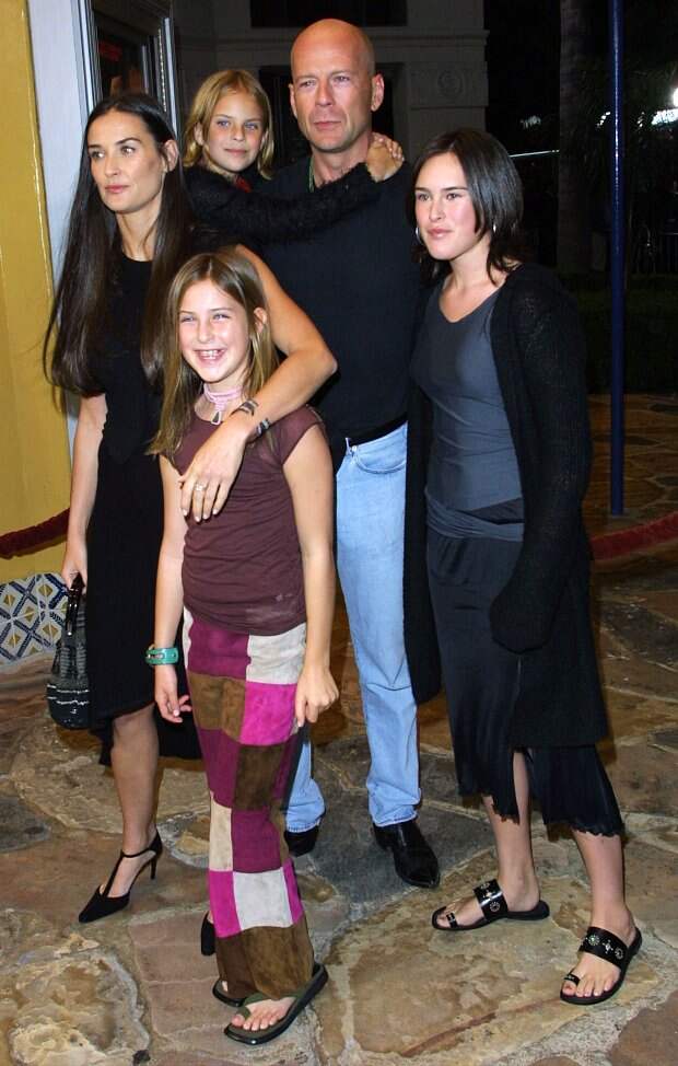 395304 15: Actors Demi Moore and Bruce Willis with their daughters Rumer (R) and Scout arrive at the premiere of the film "Bandits" October 4, 2001 in Westwood, CA. (Photo by Jason Kirk/Getty Images) 