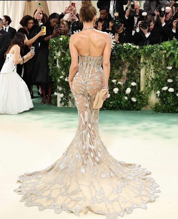 Фантастические технологии создания платьев для Met Gala-2024, от которых захватывает дух