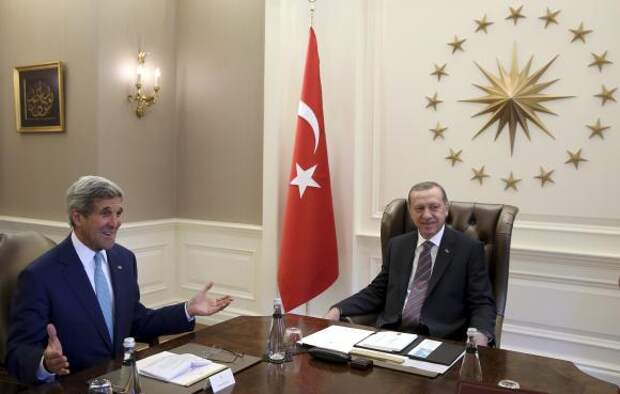 U.S. Secretary of State John Kerry (L) and Turkey's President Tayyip Erdogan meet in Ankara September 12, 2014. REUTERS/Kayhan Ozer/Presidential Press Office/Handout via Reuters