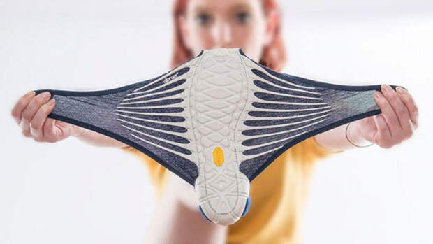 Кроссовки-платки: дизайнеры придумали кроссовки, которые буквально оборачиваются вокруг ноги