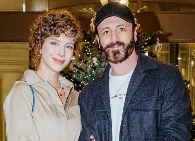 «Милота зашкаливает!»: Арзамасова показала нежные объятия сына и дочки