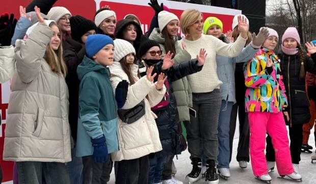 Фигуристка Сотникова провела мастер-класс для детей в рамках зимнего фестиваля школьного спорта в «Лужниках»