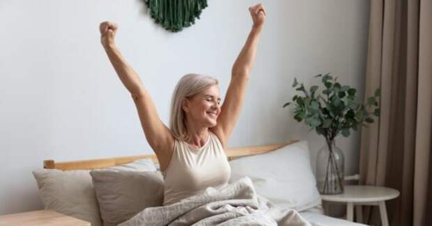 Похудеть, не вставая с кровати: 4 упражнения для всего тела, которые можно делать лежа