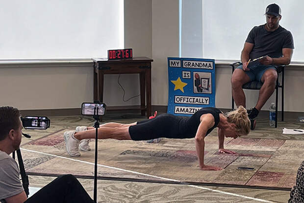 Conversation: разведение пальцев в стороны облегчает отжимания для женщин