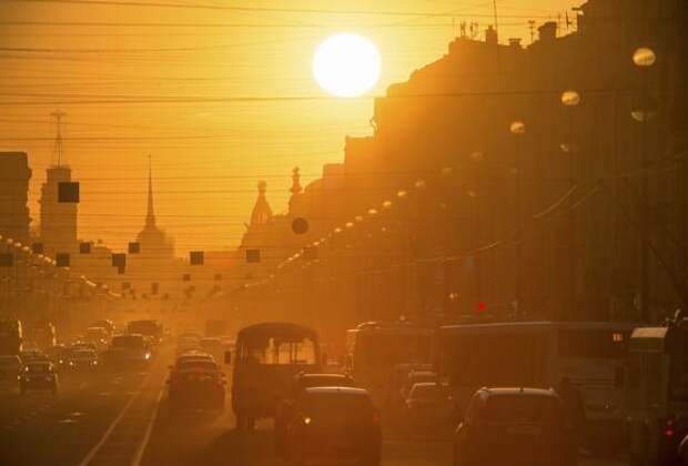 После вспышки на Солнце в Петербурге могут начаться магнитные бури