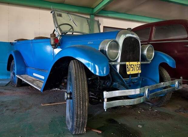 Заброшенный автомобильный музей в Японии заброшенные автомобили, музей, ретро авто, япония