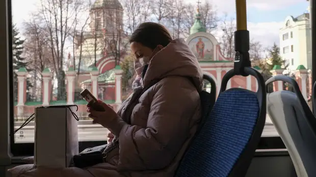 В транспорте Москвы выявили более 16 тысяч нарушителей масочного режима в нерабочие дни