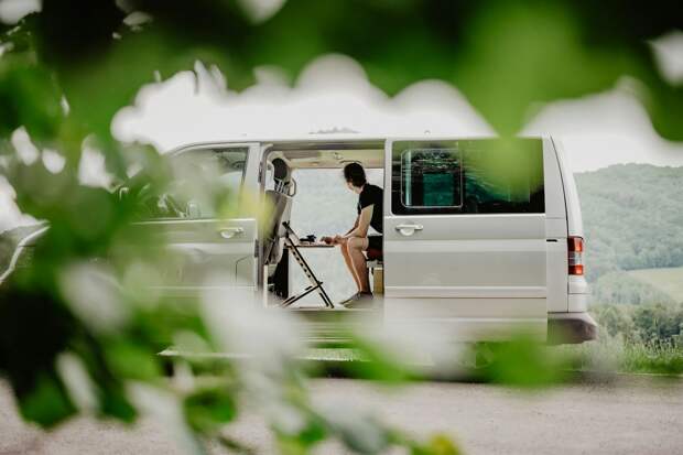 Исследование: более половины россиян работают в отпуске