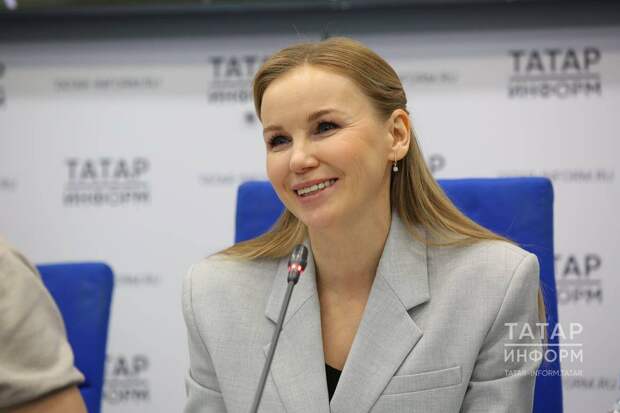 Гүзәл Сәгыйтова татар китабын уку модасына кушылырга әйди