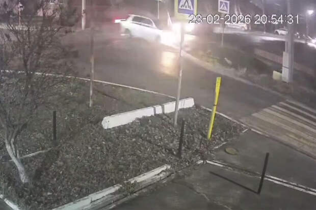 В Батайске при столкновении трех автомобилей пострадали восемь человек