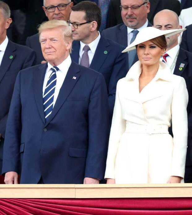 Стильно, строго и со вкусом: наряды Мелании и Иванки Трамп (фото)