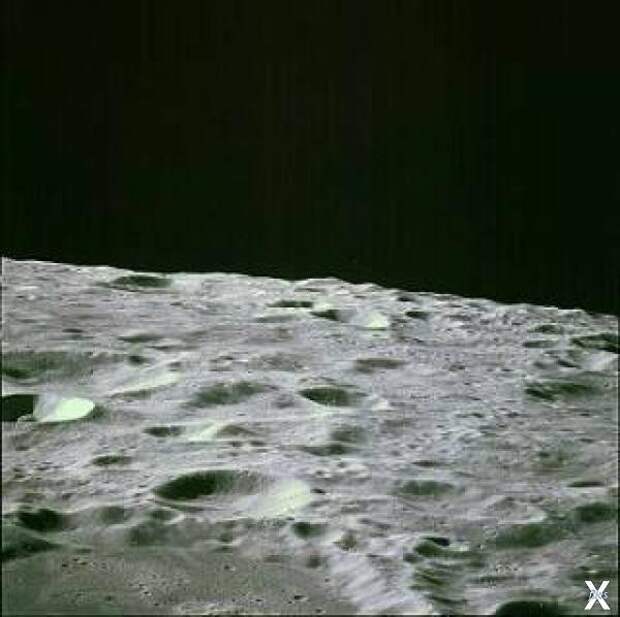 Фрагмент поверхности Луны, густо покр...