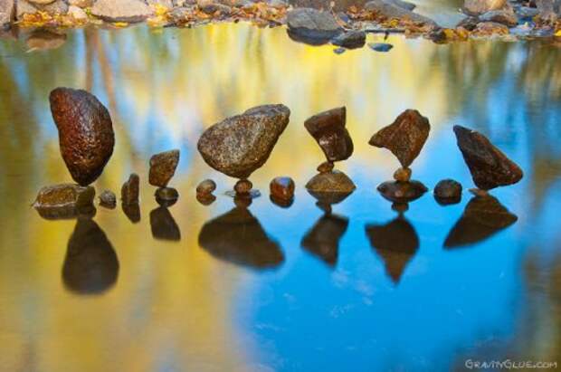 Сбалансированные каменные скульптуры, созданные Майклом Грэбом