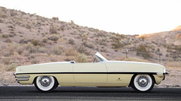 Концептуальный родстер реактивной эры Dodge Firearrow II