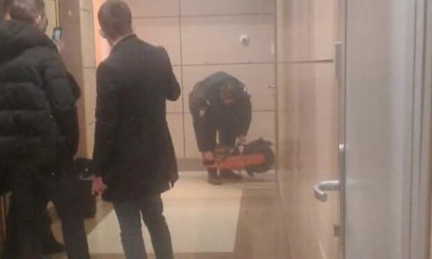 Полиция вскрыла студию Навального болгаркой во время прямого эфира 