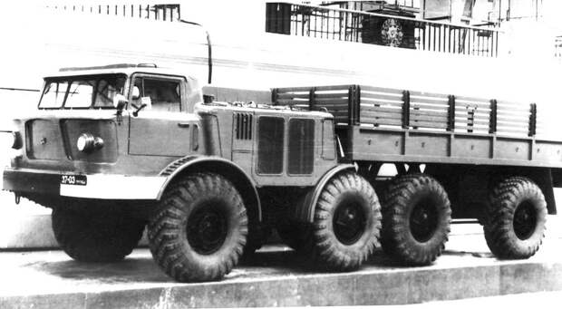 Многоцелевой автомобиль ЗИЛ-135Л4 на ВДНХ. 1966 год (из архива БАЗ)