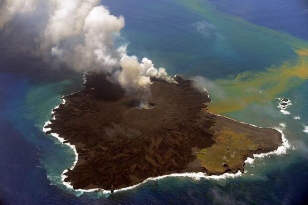 Рождение земли: 7 потрясающих снимков островов-вулканов