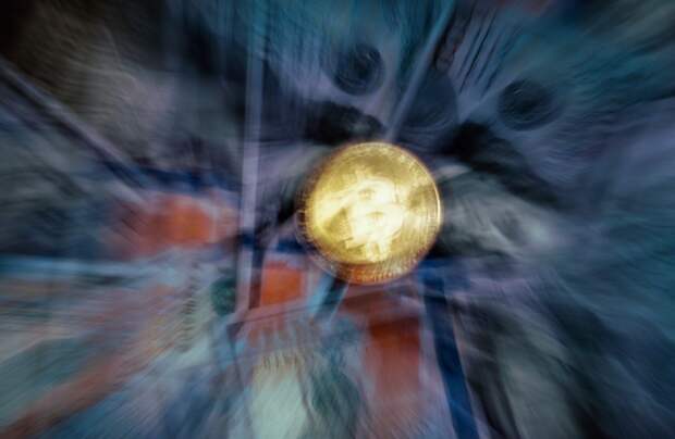 Владельцам биткоина посоветовали купить золото