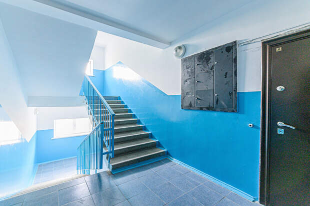 Доцент Моисеев: россиянам грозит штраф за коляски и велосипеды в подъезде