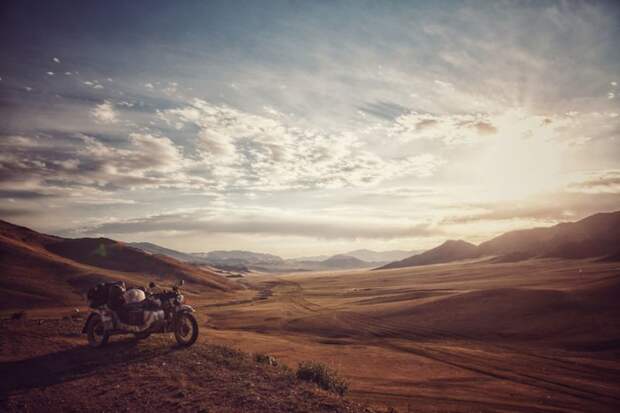 Монголия монголия, мотоцикл, мотоцикл с коляской, мотоцикл урал, путешественники, путешествие, средняя азия, туризм