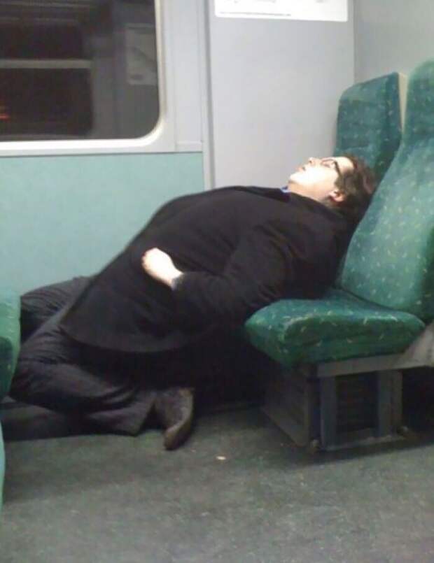 Сон в метро как вид искусства Сон в метро как вид искусства