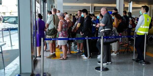 Массовая задержка рейсов: россияне не могут покинуть Таиланд