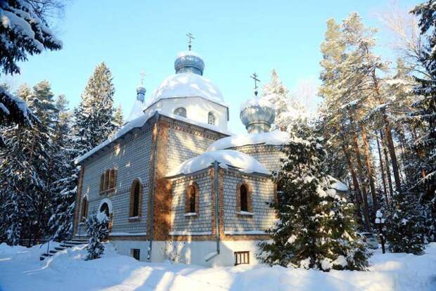 Епископ Серафим возглавил Божественную литургию в храме Рождества Христова р.п. Елизово Осиповичского района.