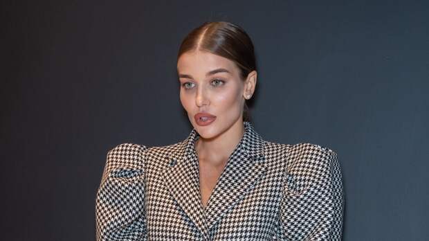 Экс-возлюбленная Березовского последовала тренду на эпатажные наряды в Большом театре