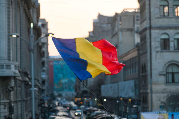 В Сети опубликовано видео с падением самой высокой рождественской ёлки в Румынии