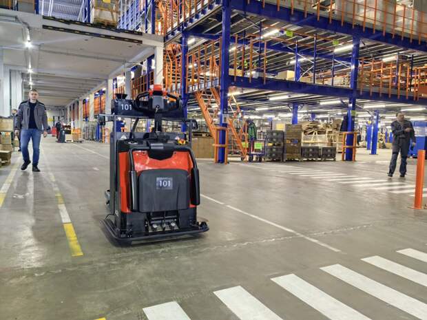 Первые беспилотные погрузчики начали использовать для работы в Нижнем Новгороде