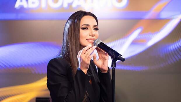 Зара: «Ой, как приятно! Не зря сарафанов набрала с собой красивых»