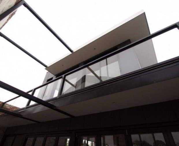 trendhome-warehouse-turned-into-2-lofts-melbourne-01-600x917.jpg